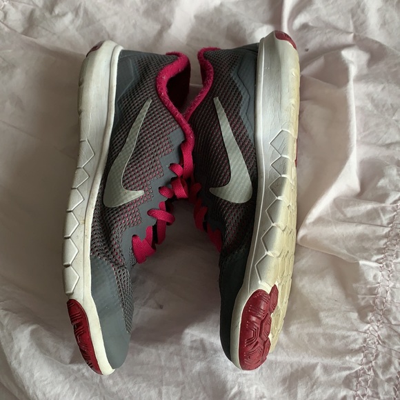 70% off Nike Kids Shoes - Picture 5 of 6